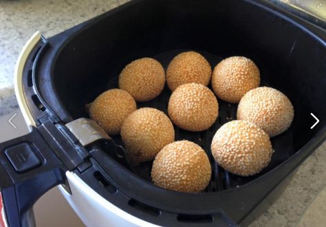 Sesame Balls, Chinese Dim Sum, Chinese Cake, Asian Cake, What Can I Eat, Stuffed Potato Balls, Air Fry Recipes, Chinese Dessert, Prep Recipes