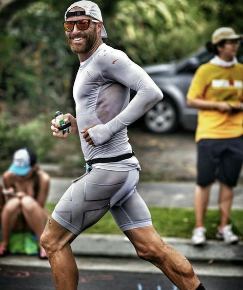 Running Outfit Men, Running Books, Best Running Gear, Ironman World Championship, Running Photos, After Running, Running Inspiration, Running Socks, Best Running Shoes