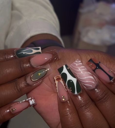 Nail Designs Black Women, Black Leopard Print Nails, 90s Nail Designs, Nail Designs Black, Tortoise Nails, 90s Nails, Tortoise Print, Leopard Print Nails, Print Nails