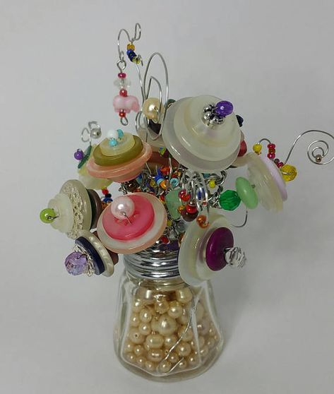 Salt Shaker Button Bouquet with Garden Elephant Christmas Button Crafts, Make Your Own Buttons, Button Art Projects, Buttons Crafts Diy, Button Creations, Bead Flowers, Button Craft, Button Bouquet, Moms Crafts