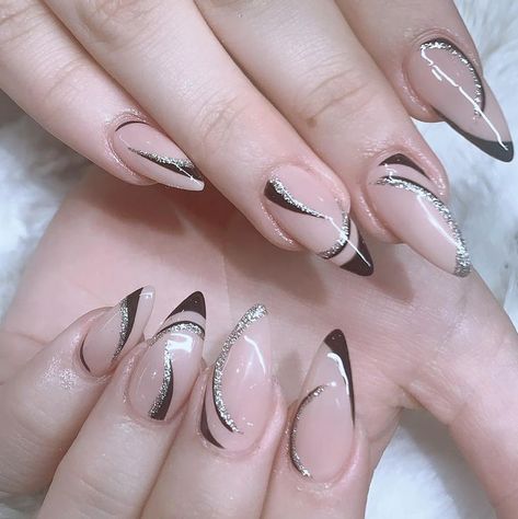 Line Art Nails, Luxury Nail Salon, Line Nail Art, Best Nail Salon, Lines On Nails, Drawing Style, Art Nails, Luxury Nails, Healthy Nails