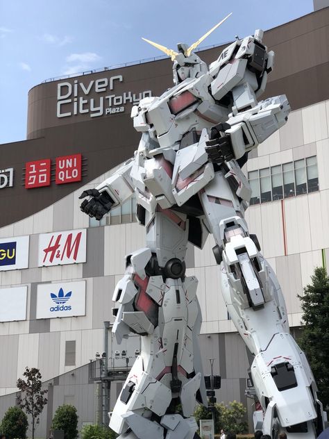 gundam statue in tokyo Gundam Aesthetic, Gundam Statue, Japan Travel Photography, Toys Design, Art Toys Design, Gundam Mobile Suit, Japan Itinerary, Unicorn Gundam, Gundam Wallpapers