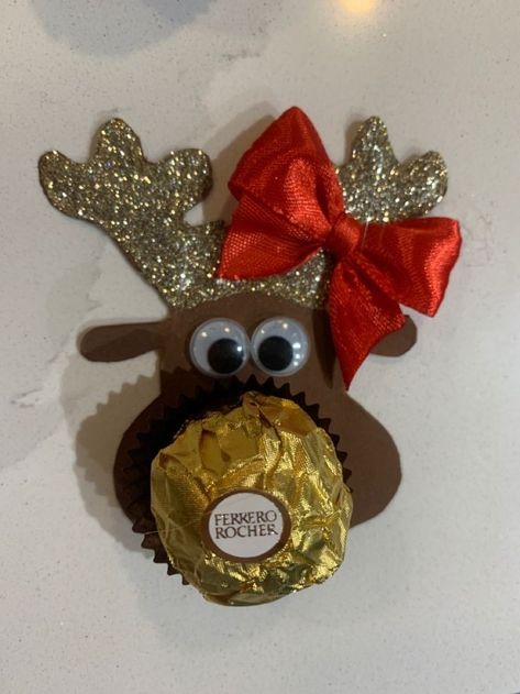 Raindeer Crafts, Craft Fair Ideas To Sell, Ferrero Rocher Gift, Nail Designs Christmas, Tables Decorations, Diy Christmas Candy, Christmas Tables, Christmas Candy Gifts, Chocolate Crafts