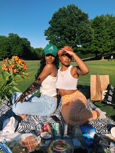 picnic aesthetic best friends Best Friends Picnic Aesthetic, Picnic Aesthetic Photoshoot Friends, Best Friend Picnic Ideas, Picnic Picture Ideas Instagram, Friend Date Aesthetic, Picnic Poses With Friends, Picnic Pictures Friends, Friend Dates Aesthetic, Picnic With Friends Aesthetic