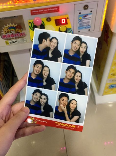 Timezone Photobooth Couple, Timezone Photobooth, Couple Arcade Pics, Photobooth Poses Couple, Arcade Couple Pictures, Timezone Date, Arcade Couple, Photobooth Poses, Couples Cinema