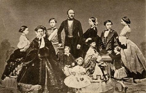 Queen Victoria and Prince Albert with their nine children: Victoria's Children, Queen Victoria Children, Prins Albert, Victoria Reign, Kroonprinses Victoria, Queen Victoria Family, Queen Victoria Prince Albert, Princess Louise, John Brown