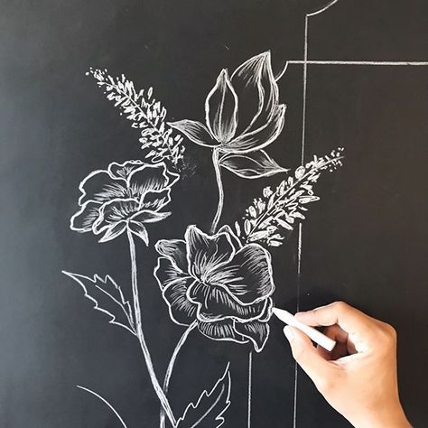 floral drawings chalk art Drawing Ideas On Black Paper, Fall Chalk Art, Chalk Drawing Ideas, Chalk Art Quotes, Chalk Wall Art, Chalkboard Flowers, Chalkboard Doodles, Lily And Val, Blackboard Art