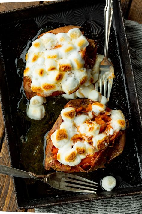 Tender sweet potatoes topped with marshmallows, that signature Texas Roadhouse honey cinnamon butter, and a heavenly caramel sauce. #sweetpotato #texasroadhouse #sidedish Loaded Baked Sweet Potato Recipes, Honey Cinnamon Butter, Loaded Baked Sweet Potato, Camping Thanksgiving, Sweet Potatoes With Marshmallows, Sweet Potato Toppings, Pizza Cupcakes, Sweet Potato Recipes Baked, Loaded Sweet Potato