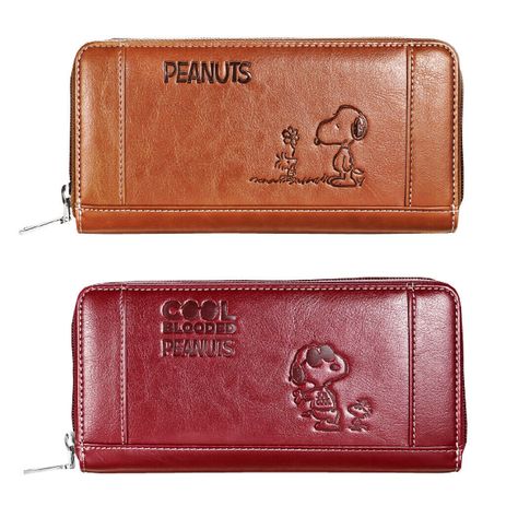 Peanuts Snoopy Zip Around Long Wallet Brown/ Red Synthetic Leather Japan New Can store 29 cards / Snoopy wallet that automatically separates receipts and coins High quality PU leather selected is used on the entire surface. Using highly functional materials and highly waterproof fabrics, it is a stylish wallet that does not impair the sense of luxury and profoundness. The Snoopy pattern is embossed and does not use ink, so you can use it for a long time without fading. A box-type coin purse with outstanding usability. It opens wide so it is easy to see and take out. Smart payment is possible without hassle even before the check-in If you get a change at the supermarket, you can just put it in your wallet ♪ Receipts and coins will be sorted automatically, so you will have more time to get c Snoopy Pattern, Snoopy Items, Apology Gifts, Japan Gifts, Cute Wallets, Japan News, Peanuts Snoopy, Pink Beige, Navy Pink