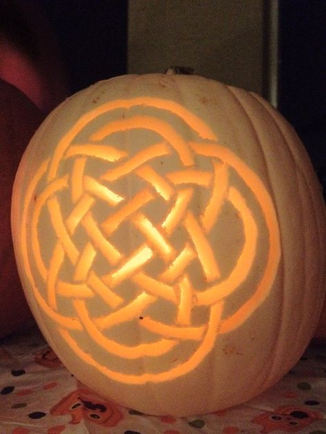 celtic pumpkin | Celtic Knot 2 pumpkin carving | Halloween Ways To Decorate Pumpkins, Jackolantern Ideas, Pumpkin Board, The Halloween Tree, Pumpkin Carving Halloween, Decorate Pumpkins, Pumpkin Carving Tips, Blessed Samhain, Crazy Crafts