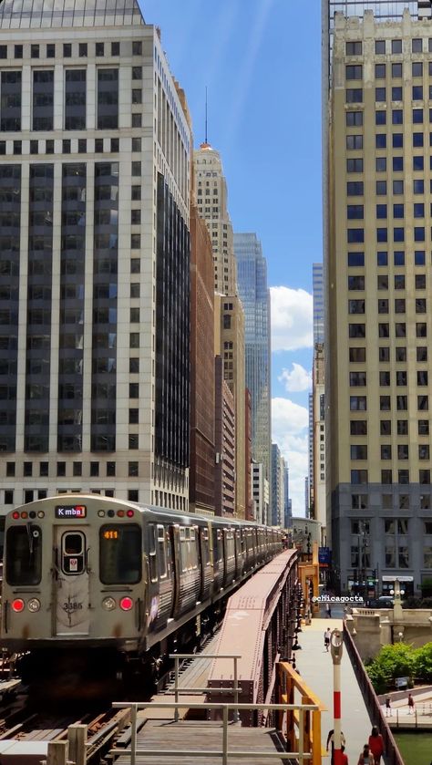 Chicago Downtown CTA Elevated Railway, Structure Art, Chicago Downtown, Chicago Loop, Chicago Aesthetic, Chicago Street, Moving To Chicago, Chicago Transit Authority, Metro Subway