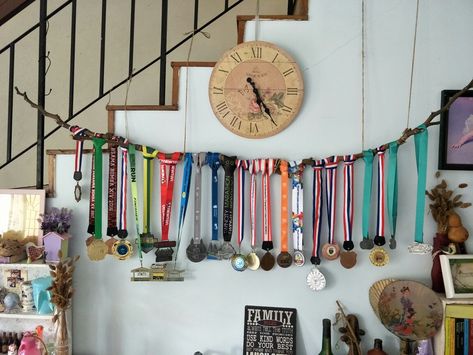 💞 Grad Party Medal Display, Medal Display Ideas For Graduation, Graduation Medal Display, Display Medals Ideas, How To Display Medals At Grad Party, Graduation Displays, Graduation Display, Medals Display, Running Medal Display