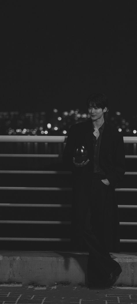 Byeon woo seok Beon Wo Seok Wallpaper, Byeon Woo-seok Lockscreen, Byeon Woo Seok Wallpaper, Hidden Photos, Black And White Aesthetic, Cha Eun Woo, Dark Wallpaper, White Aesthetic, Bts Wallpaper