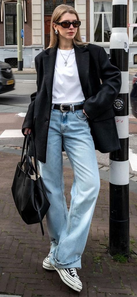 Street Style 2024 Spring more in the telegram Women’s Street Style 2024, Casual Street Style 2024, Spring Outfits 2024 Street Style, Spring Street Style 2024, 90s Street Style Aesthetic, Office Streetstyle, Office Street Style, Blazer Outfit Street Style, Work Street Style