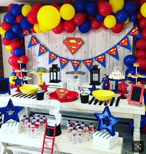 Superman Birthday Party Decorations, Superman Party Decorations, Superman Birthday Party, Superhero Party Decorations, Superman Party, Superman Birthday, Perfect Birthday Party, Batman Birthday, Superhero Birthday Party