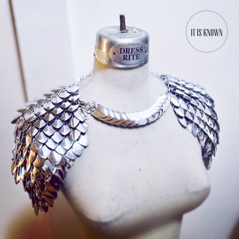 Scale Shoulder Armor, Scale Mail Jewelry, Scale Mail Pattern, Scale Mail Armor Female, Chain Armor, Paladin Armor, Chainmail Clothing, Jóias Body Chains, Scale Maille