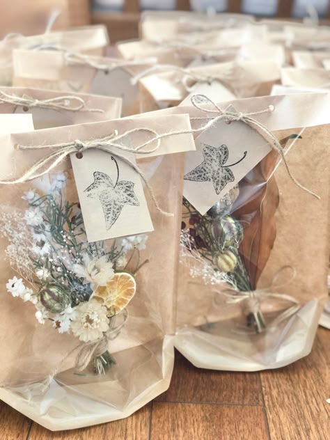 Dried Flower Packaging, Paper Bag Flowers, Florist Studio, Bouquet Bag, Flower Words, Flower Installation, How To Wrap Flowers, Flower Packaging, Handmade Box