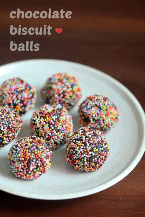 chocolate biscuit balls recipe, no bake Chocolate Log Recipe, Easy Desserts For Kids, Chocolate Log, Biscuit Pudding, Marie Biscuit, Edible Cookie Dough Recipe, Resep Brownies, Cookie Dough Recipes, Edible Cookies