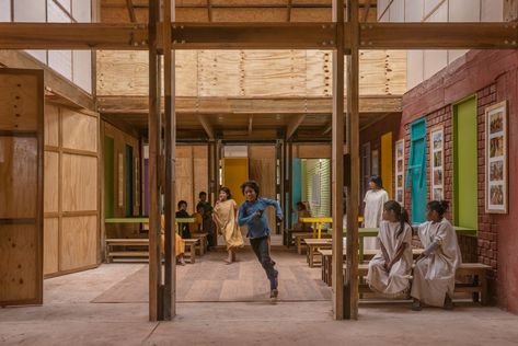 Primary School Classroom Design, Learning Center Architecture, Learning Center Design, Architecture Kindergarten, Animation Architecture, Kaira Looro, Earth School, Primary School Classroom, Natural Architecture