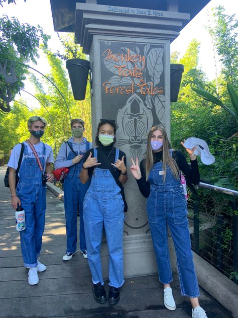 Denim Dungarees Outfit, Overalls Outfit Aesthetic, Overalls Aesthetic, Dungaree Outfit, Retro Inspired Outfits, Oversized Shirt Outfit, Outfits Bonitos, Overalls Fashion, Outfits Retro