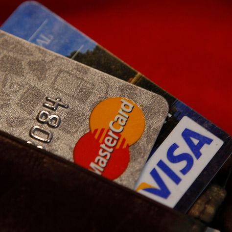 Visa, Mastercard agree to $30B deal with merchants. What it means for credit card holders. — USA TODAY Visa Credit Card, Credit Card Holders, Mastercard Credit Card, Credit Card Visa, Breaking Up, Visa Card, Household Tips, Credit Card Holder, Credit Score