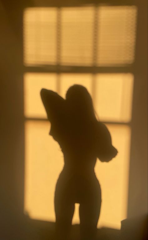 Shadow Tattoo Silhouettes, Body Shadow Aesthetic, Fit Woman Silhouette, Body Shadow, Silhouette Aesthetic, Black Woman Silhouette, Shadow Portraits, Shadow Tattoo, Body Silhouette