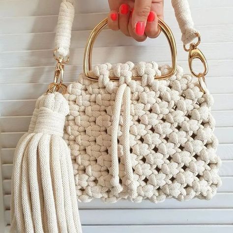 Macramé bag tutorial Fancy Purses, Granny Pattern, Macrame Bracelet Patterns, Crochet Purse Pattern Free, Macrame Purse, Crochet Patterns Free Blanket, Handbag Pattern, Macrame Patterns Tutorials, Crochet Purse Patterns