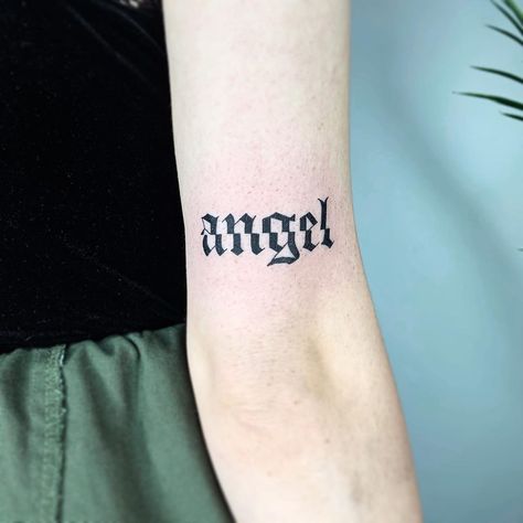 Ellepleure sur Instagram : Angel . . . . #blackworkerssubmission #blackworkers #darkartists #blxckink #darkness #btattoing #tinytattoo #gothic #angeltattoo #angel… Gothic Words, Gothic Lettering, C Tattoo, Small Pretty Tattoos, Text Tattoo, Tattoo Lettering Fonts, Tattoo Script, Angel Tattoo, Word Tattoos