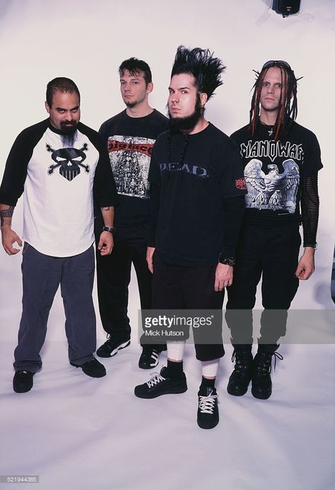 American metal band Static-X, USA, 2002. Left to right: bassist Tony Campos, drummer Ken Jay, singer Wayne Static (1965 - 2014) and guitarist Tripp Eisen. 2000s Photos, Wayne Static, Static X, Rock Band Posters, Heavy Rock, Heavy Metal Rock, Heavy Metal Music, Heavy Metal Bands, Music Photo