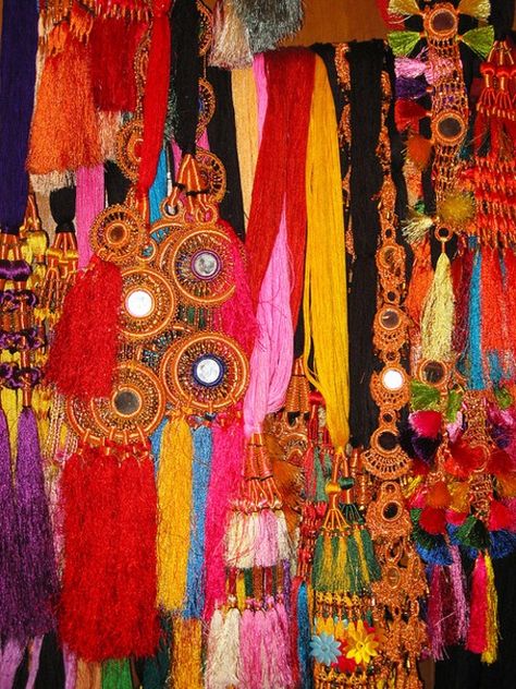 Paranda Punjabi Pranda, Punjabi Paranda, Sindhi Culture, Mehndi Ideas, Traditional Chic, Punjabi Culture, Punjabi Fashion, Punjabi Dress, Punjabi Suit