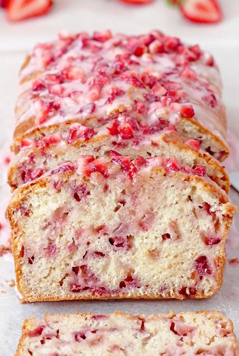 Rum Pound Cake, Strawberry Bread Recipes, Moist Bread, Moist Pound Cake, Fruit Ideas, Strawberry Bread, Bread Soft, Strawberry Glaze, Cake Mug