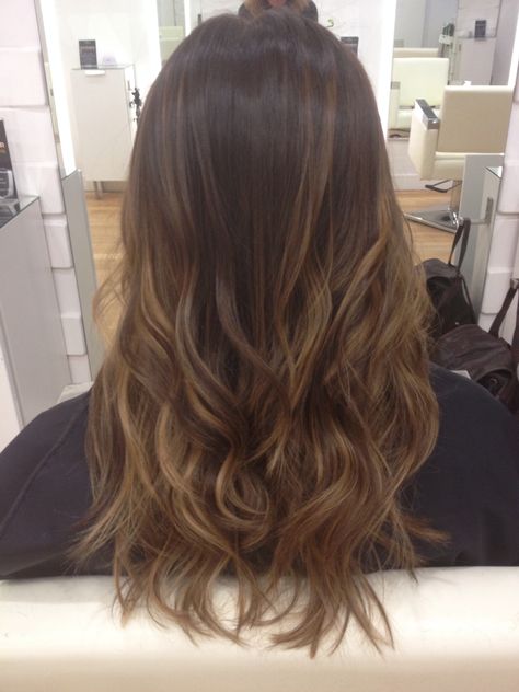 No Bleach sombre. Soft natural caramel highlights on chocolate brown hair. Highlights On Chocolate Brown Hair, Natural Caramel Highlights, Highlights No Bleach, Hair Color Ideas For Brunettes Balayage, Dyeing Hair, Balayage Hair Caramel, Brown Ombre Hair, Bronde Hair, Chocolate Brown Hair