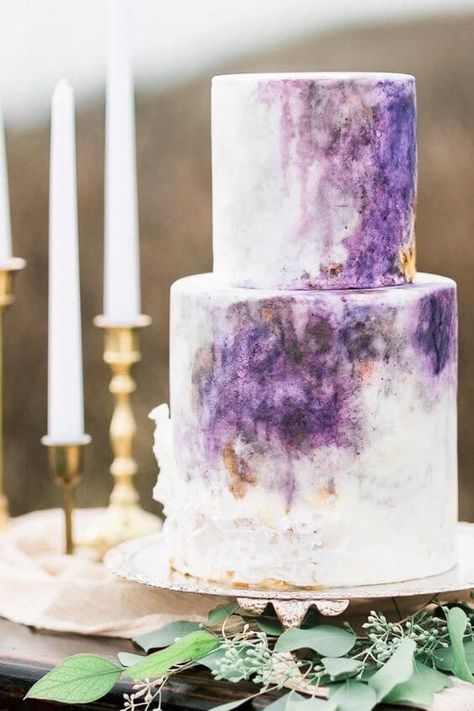 October Wedding Colors, Dark Purple Wedding, Cheesecake Wedding Cake, Wedding Cheesecake, Purple Wedding Cake, Colorful Wedding Cakes, Purple And Gold Wedding, Purple Cake, Violet Wedding