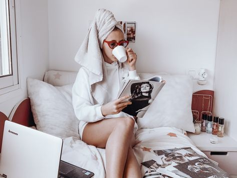 Reading Magazine Aesthetic, Shopping Stickers, Reading Magazine, Coffee Magazine, Magazine Aesthetic, Spa Girl, Ig Aesthetic, Sweet Time, Magazine Vogue