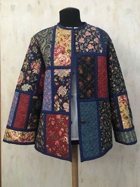 Patchwork Jackets For Women, Quilted Sweatshirt Jacket, Quilted Jacket Pattern, Mode Steampunk, Quilted Clothing, Wearable Art Clothing, Patchwork Clothes, Quilted Sweatshirt, Quilt Dress