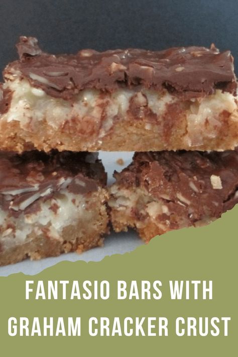 These Fantasio bars with graham cracker crust are the perfect treat for someone with a sweet tooth. Enjoy the combination of flavors with coconut, almonds, condensed milk, and chocolate chips. These bars are not only great for dessert, but also for a midday (or midnight) snack. Get cozy with a plate of these Fantasio bars Graham Cracker Recipes Desserts, Bars With Graham Cracker Crust, Graham Cracker Bars, Graham Cracker Dessert, Coconut Almonds, Cracker Dessert, Candy Bar Recipe, Graham Cracker Recipes, Chocolate Cake Recipe Moist