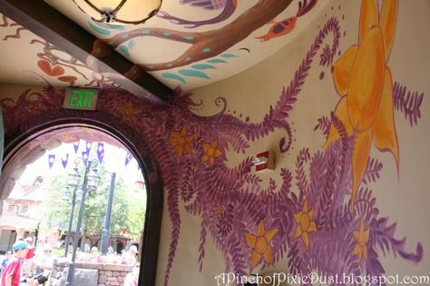 Tangled Rapunzel Room Decor, Room Painting Ideas Bedroom Creativity, Rapunzel Mural, Tangled Bedroom, Tangled Room, Rapunzel Room, Dark Academia Room Ideas, Disney Princess Bedroom, Tangled Art