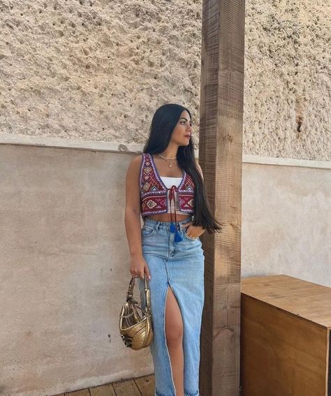 Osheaga Outfits, Southern Outfits Women, Southern Summer Outfits, Denim Vest Outfit Summer, Western Summer Fashion, Western Outfits Women Summer, Texas Outfits, Vest 2023, Spain Outfit