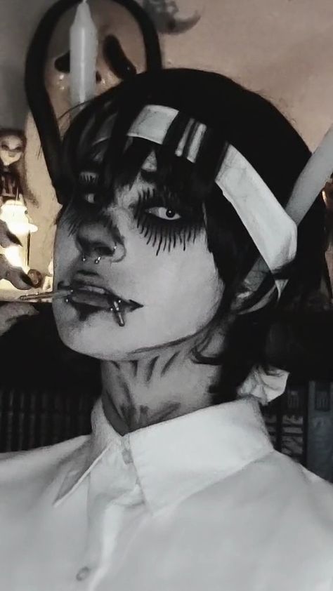 𝘐'𝘭𝘭 𝘤𝘶𝘳𝘴𝘦 𝘺𝘰𝘶 ⚒️ ig e tiktok: @ghostkira_ Souichi Tsujii, Dark Makeup Looks, Creepy Core, Anime Cosplay Makeup, Anime Makeup, Japanese Horror, Horror Makeup, Halloween Makeup Inspiration, Diy Halloween Costumes Easy