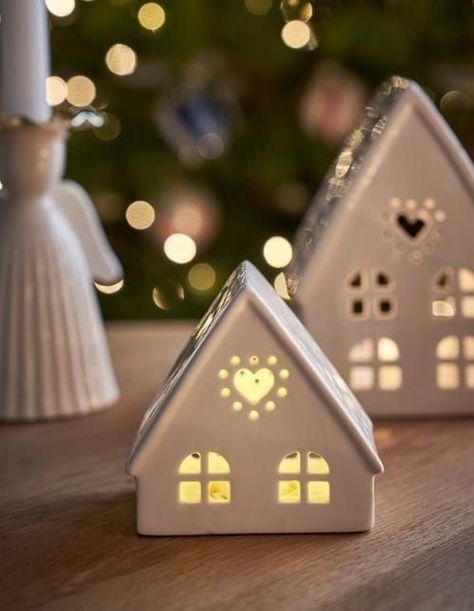 Lights For Christmas, Clay Christmas Decorations, Ceramic Christmas Decorations, Ceramic Lantern, Diy Air Dry Clay, Pottery Houses, Clay Diy Projects, Diy Ceramic, Clay Crafts Air Dry