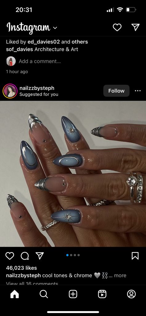 Euphoria Nails Ideas, Pisces Nails, Navy Nails Design, Blue Gold Nails, Billie Concert, Short Pink Nails, Almond Nail Designs, Euphoria Nails, Navy Nails