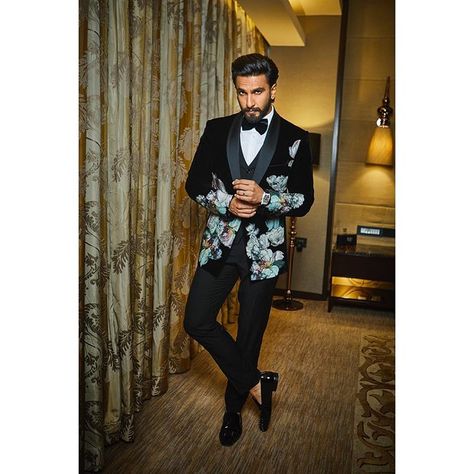 Top Ranveer Singh Outfits We Loved And Where To Buy Them! #shaadiwish #weddings #weddingoutfits #outfitideas #bollywoodceleb #groomwear #groomwearideas #bollywoodoutfits #ranveersingh #tuxedo India Fashion Men, Reception Outfits, Groom Dress Men, Wedding Dresses Men Indian, Wedding Outfit Men, Indian Men Fashion, Wedding Dress Men, Bollywood Outfits, Dress Suits For Men