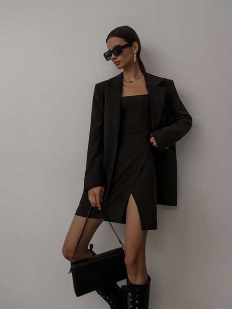 Outfit For Graduation, Graduation Pictorial, Blazer Outfit, Woman Suit Fashion, Single Button Blazer, Online Fashion Store, Comfy Hoodies, Suit Fashion, Online Fashion Stores