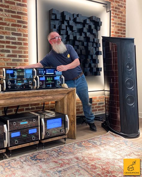 Sonus Faber Speakers, Best Hifi Speakers, Mcintosh Audio, Audiophile Room, Sonus Faber, Stereo Equipment, Experience Center, Listening Room, Home Audio Speakers