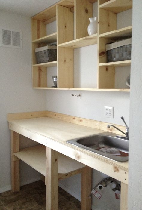 Temporary Kitchen Cabinets, Small Unfitted Kitchen Ideas, Rustic Kitchenette, Temporary Kitchen, Kabinet Dapur, Diy Patio Furniture Cheap, Tiny House Kitchen, Diy Furniture Easy, Tables Diy