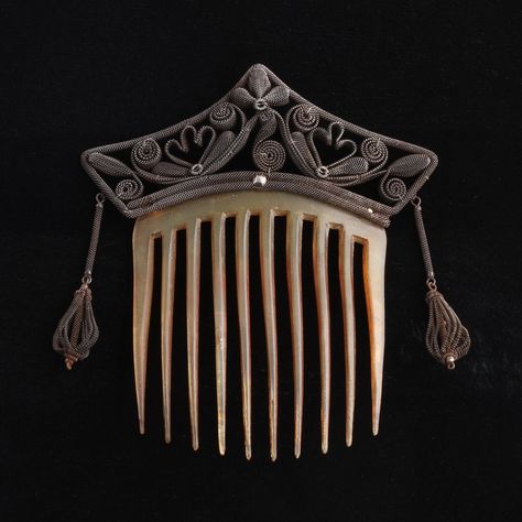 Metal Hair Piece, Antique Hair Combs, Antique Objects, Shapes And Forms, Hair Brooch, Iron Jewelry, Iron Hair, Georgian Jewelry, Headpiece Jewelry