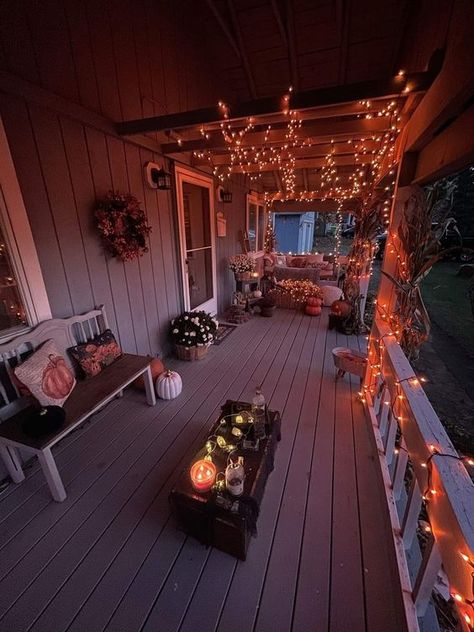 DIY Halloween Aesthetic Decor Which Are Fright-worthy - RecipeMagik Halloween Breezeway, Halloween House Exterior, Bloxburg Halloween House, Halloween Core, Codes Wallpaper, Dream Porch, Halloween Patio, Decals Codes, Halloween Room