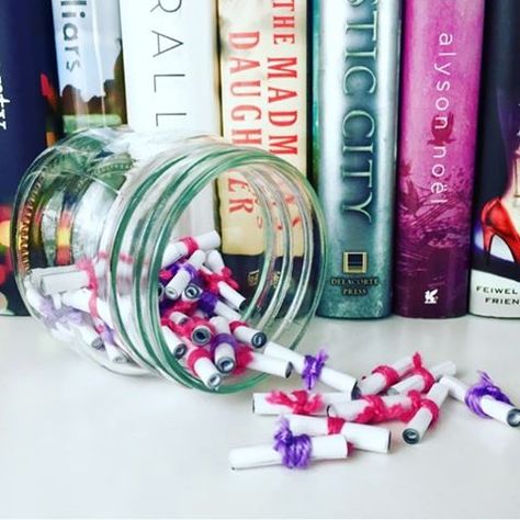 TBR jar for when you can't decide what to choose Fantastic idea! #TBR #ilovetoread #bookstagram #tbrjar #greatidea Tbr Jar Ideas, Tbr Aesthetic, Book Jar, Tbr Jar, Jar Image, Books Beautiful, To Be Read, Book Diy, Reading Aesthetic