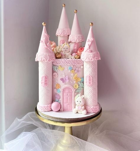 Unicorn Castle Cake, Princess Party Cake, Castle Cakes, Castle Birthday Cakes, Rapunzel Cake, Castle Birthday, Rapunzel Princess, Princess Castle Cake, Birthday Cake For Mom