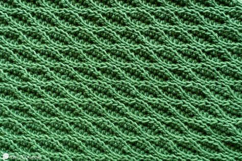 This almond ridges crochet stitch with beautiful waves and ridges is something to get exciting about. It's a beautiful fun easy stitch to work up. Crochet Stitch Free Pattern, Crochet Stitch Tutorial, Crochet Bloggers, Half Double Crochet Stitch, Crochet Stitches For Blankets, Crochet Stitches Free, Feather Stitch, Waffle Stitch, Stitch Tutorial